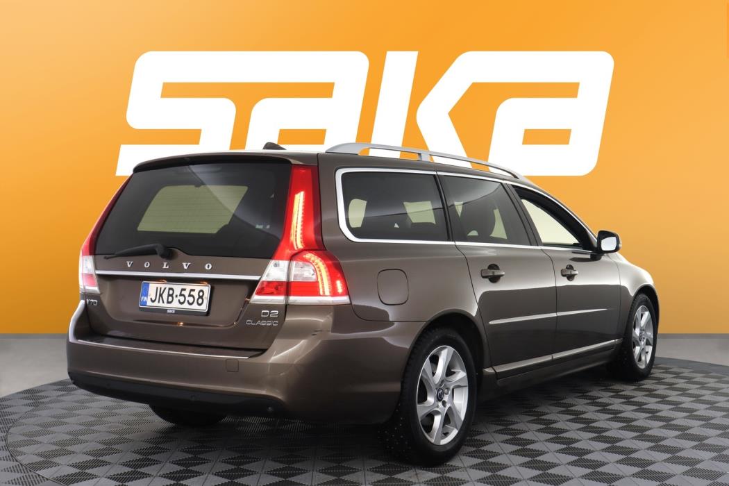 VOLVO V70 2016