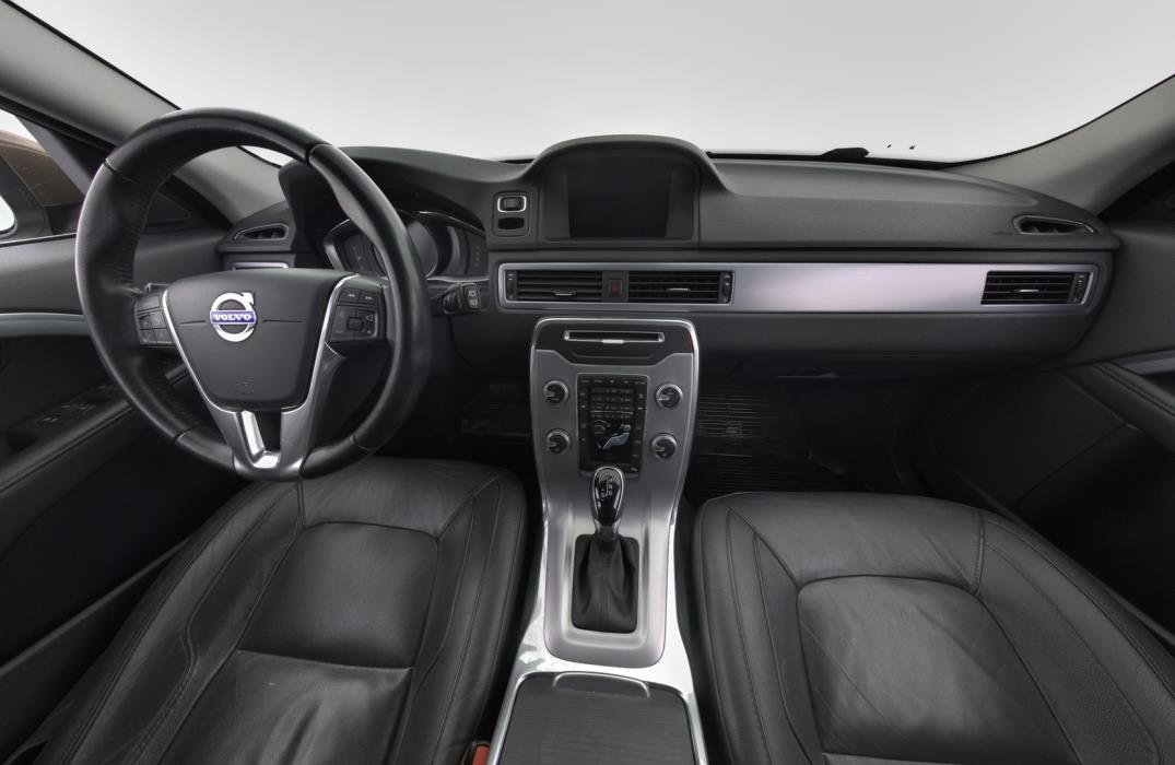 VOLVO V70 2016