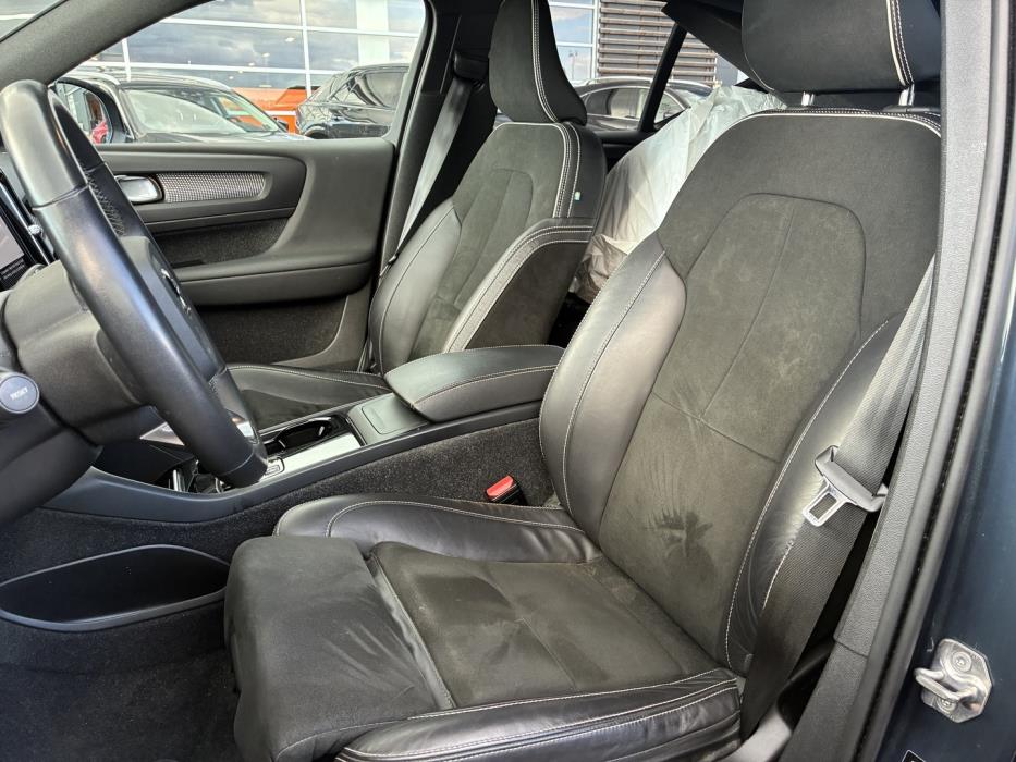 VOLVO XC40 2021