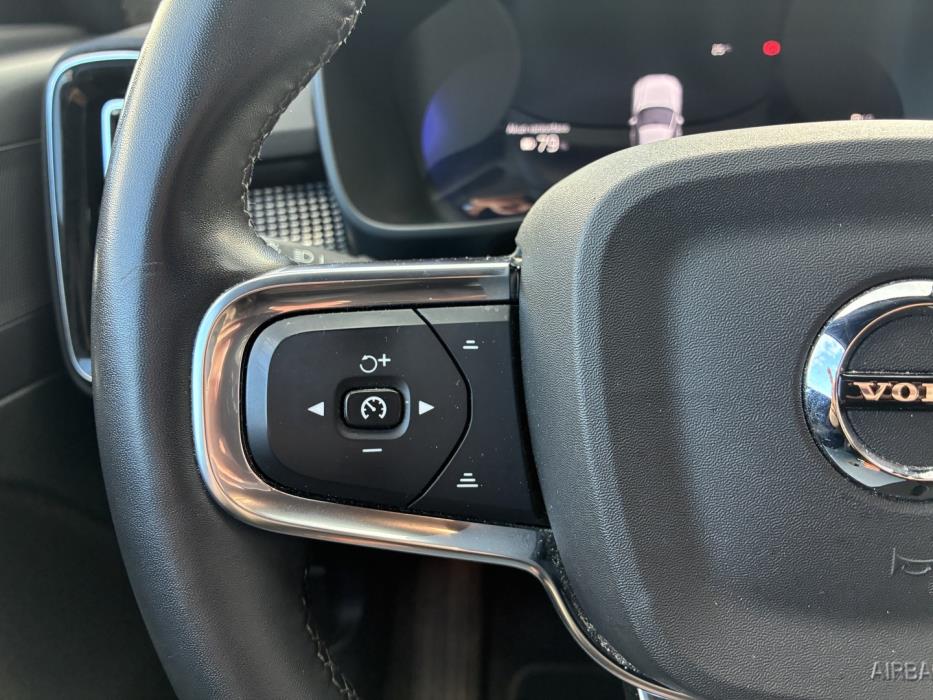 VOLVO XC40 2021
