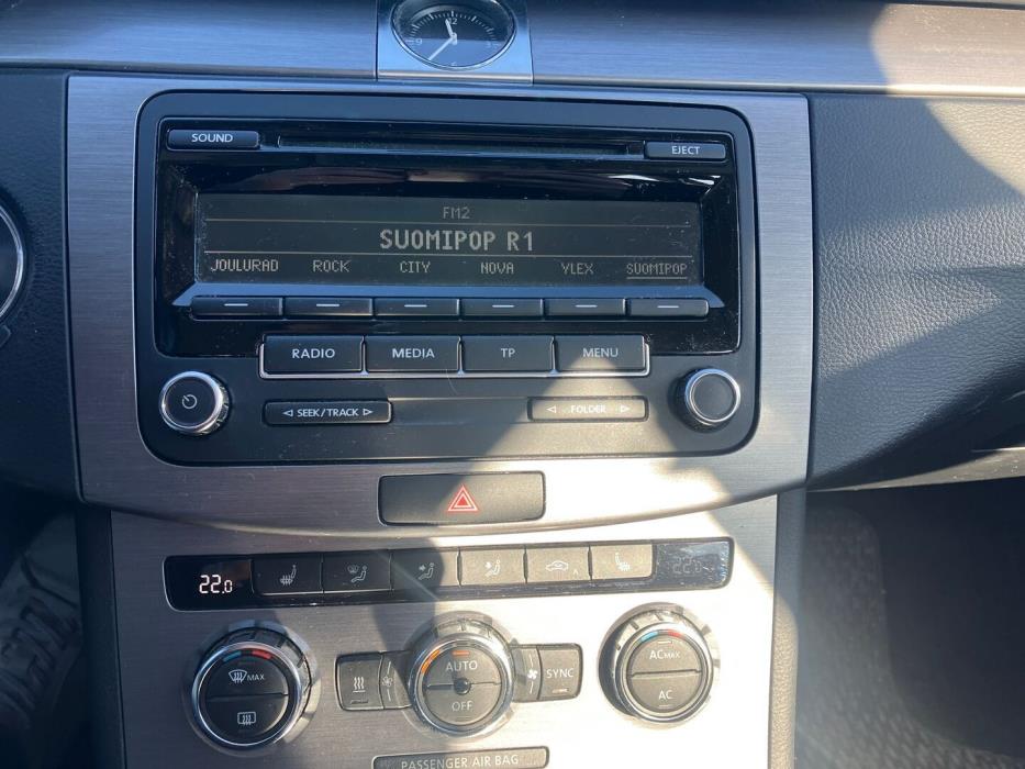 VOLKSWAGEN Passat 2012