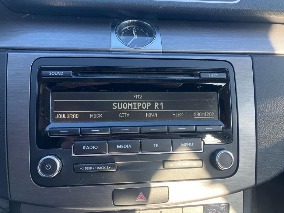 VOLKSWAGEN Passat 2012