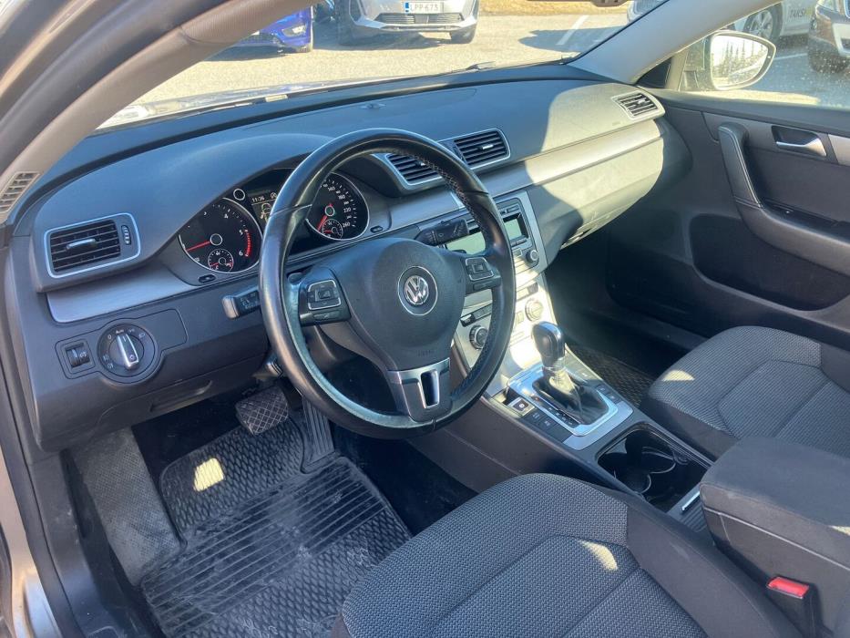 VOLKSWAGEN Passat 2012