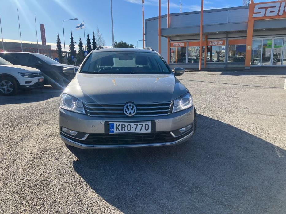 VOLKSWAGEN Passat 2012
