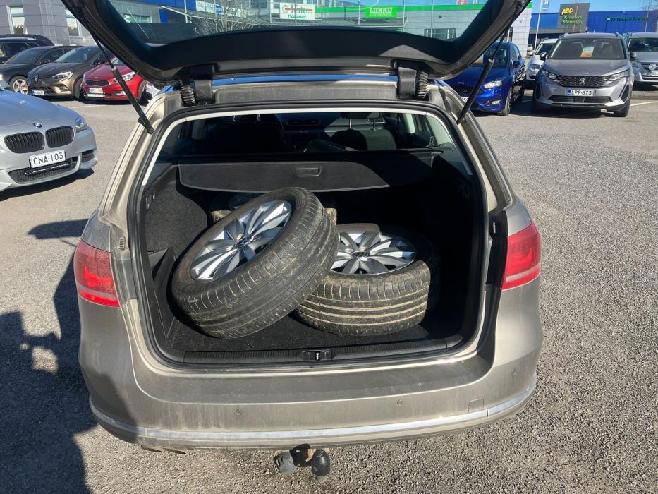 VOLKSWAGEN Passat 2012