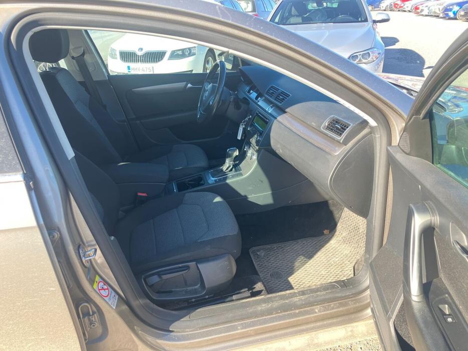 VOLKSWAGEN Passat 2012