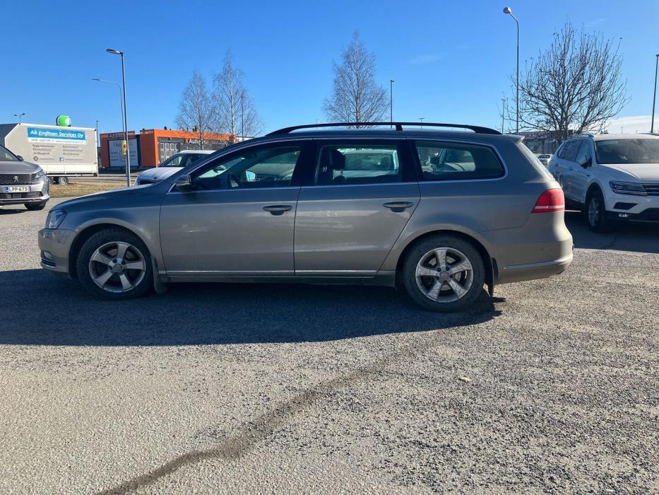 VOLKSWAGEN Passat 2012
