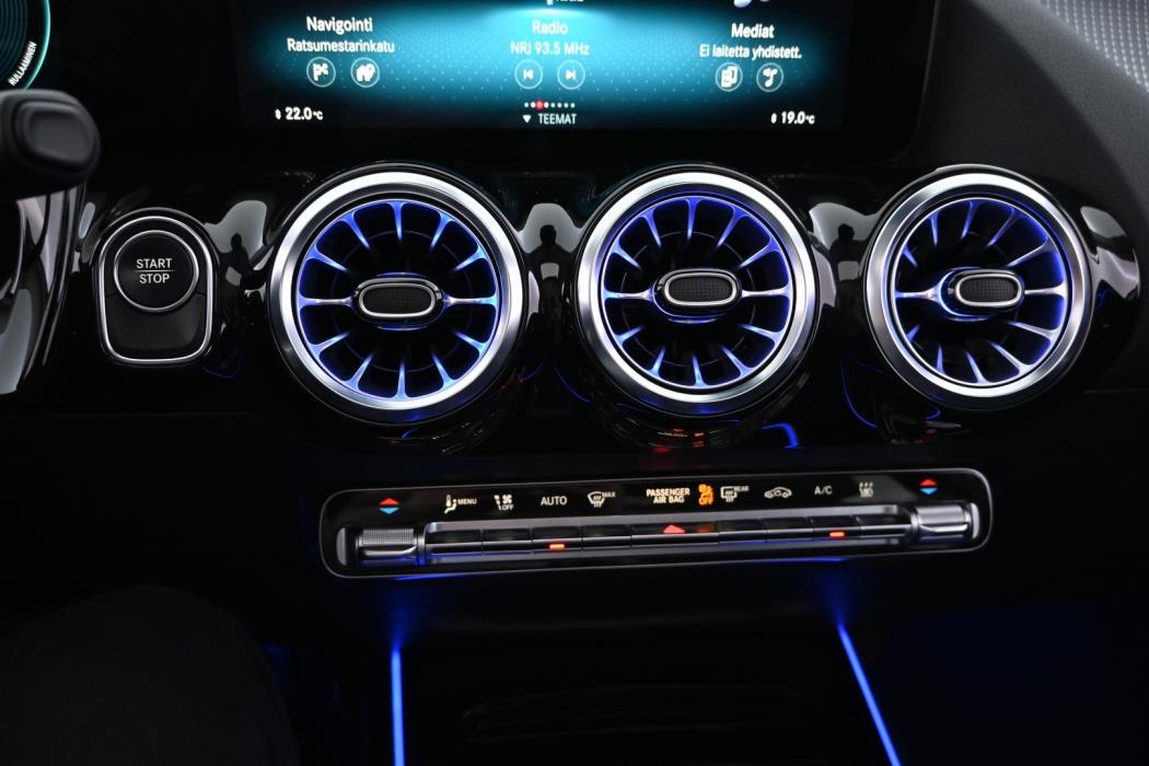 MERCEDES-BENZ EQA 2022