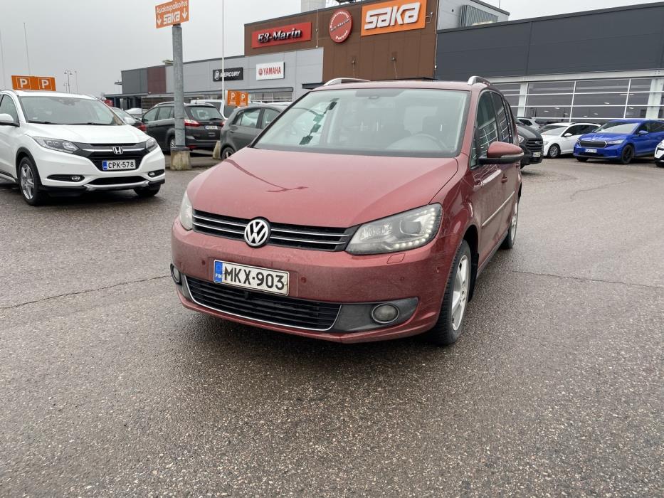 VOLKSWAGEN Touran 2012