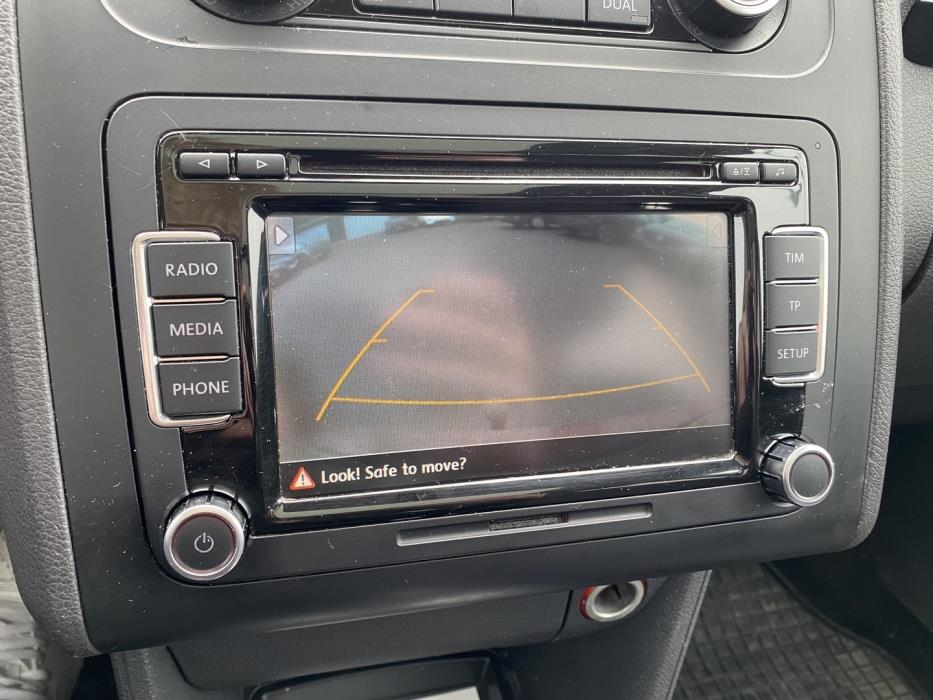 VOLKSWAGEN Touran 2012