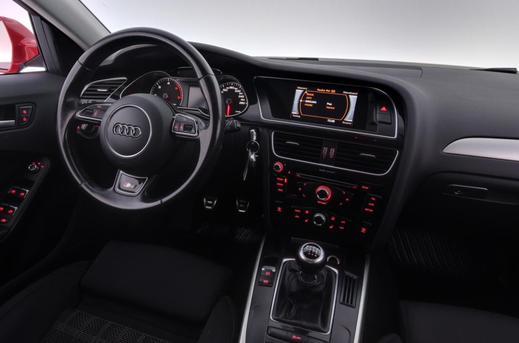 AUDI A4 2015