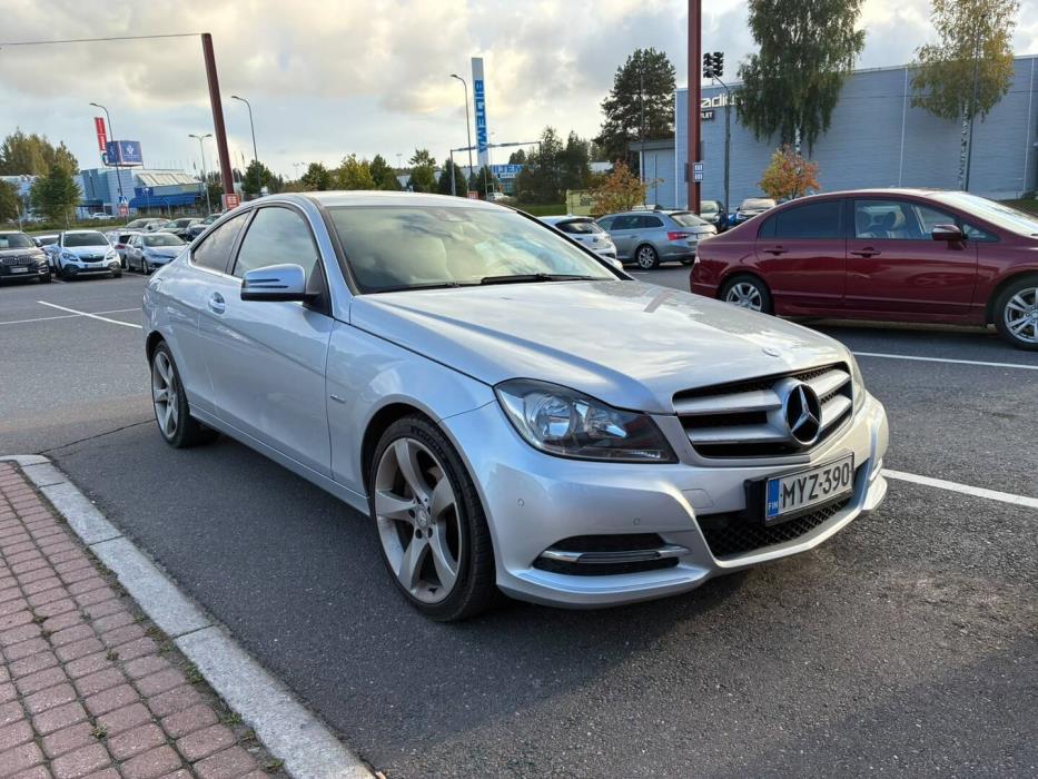 MERCEDES-BENZ C 2011