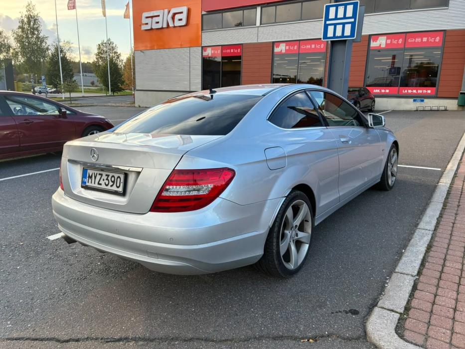 MERCEDES-BENZ C 2011