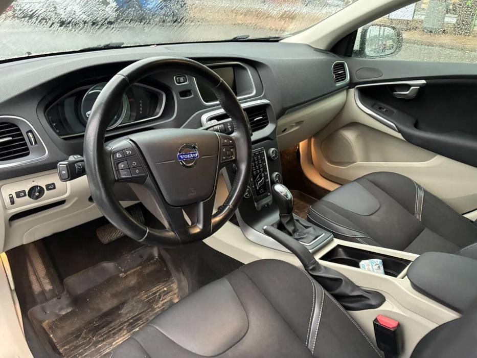 VOLVO V40 2014