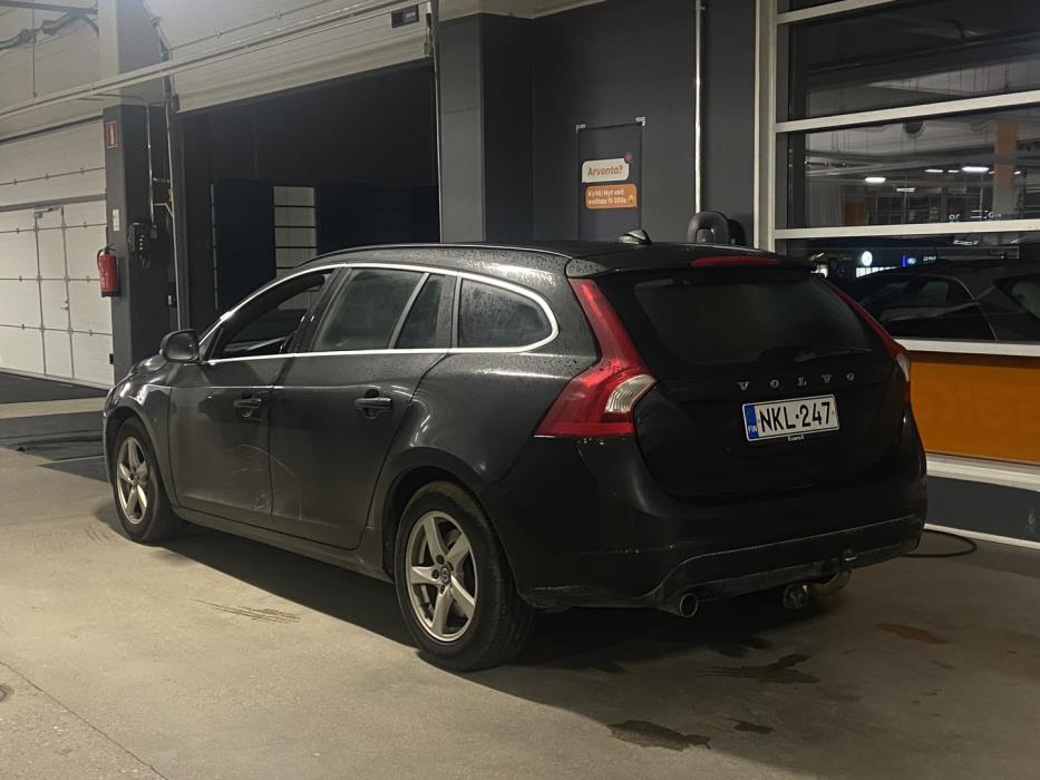 VOLVO V60 2016