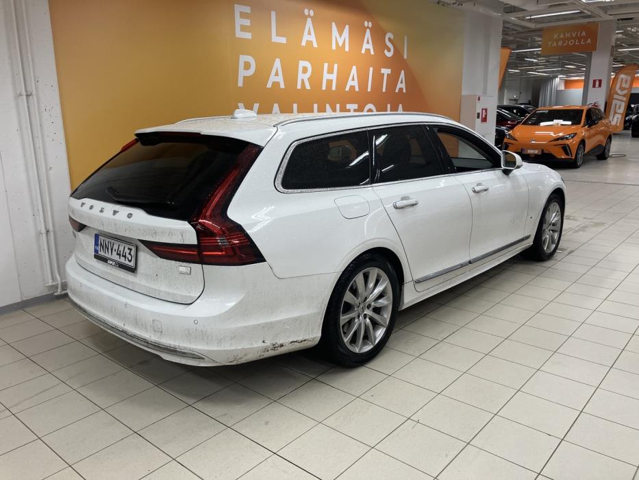 VOLVO V90 2021