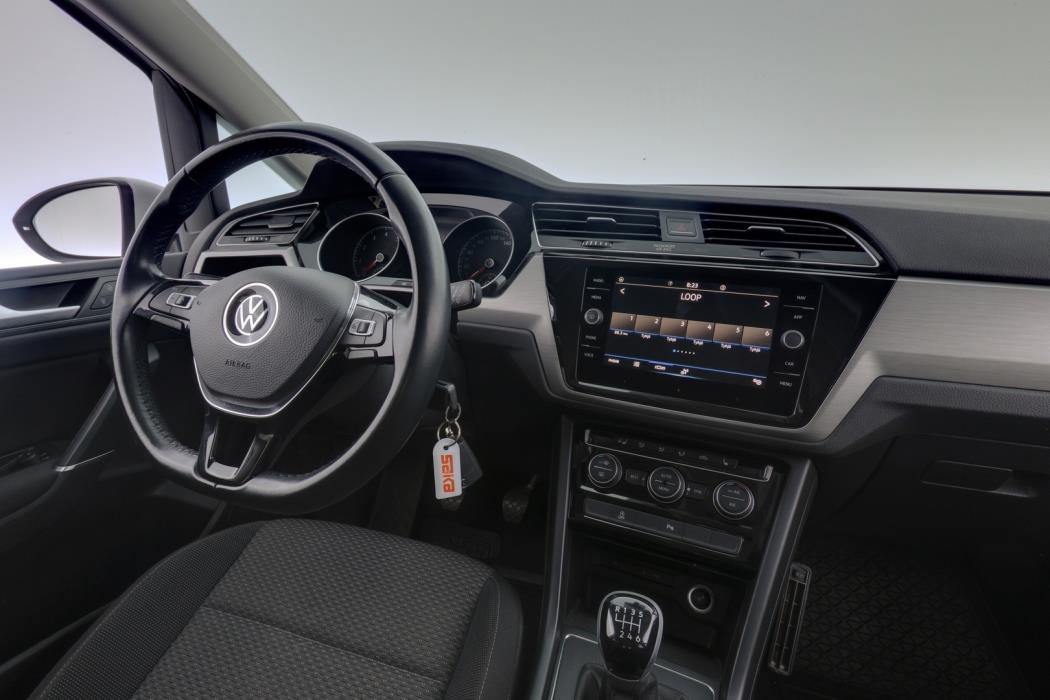 VOLKSWAGEN Touran 2022