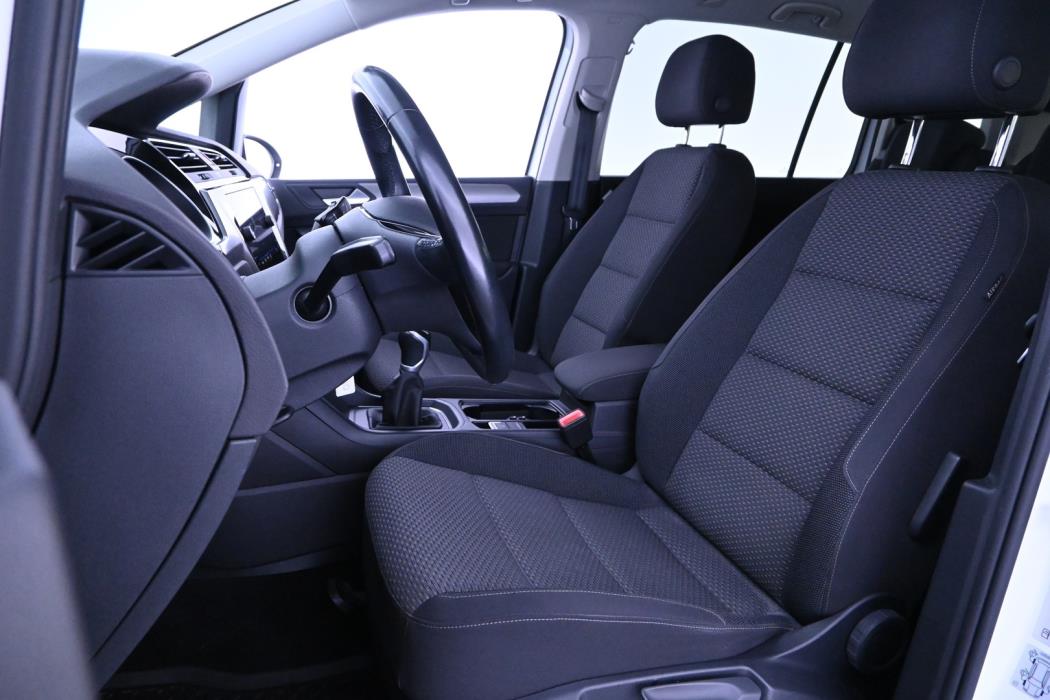 VOLKSWAGEN Touran 2022