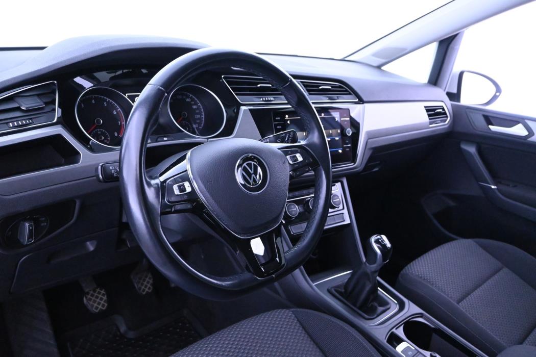VOLKSWAGEN Touran 2022