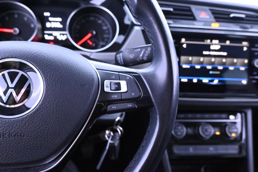 VOLKSWAGEN Touran 2022