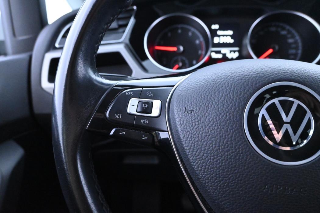 VOLKSWAGEN Touran 2022