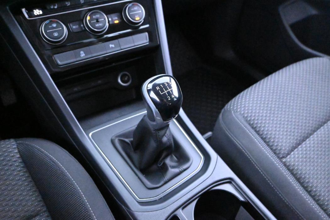 VOLKSWAGEN Touran 2022