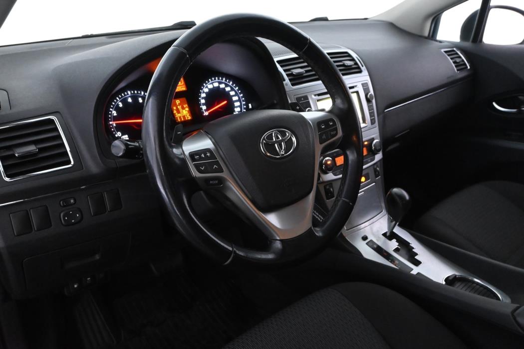 TOYOTA Avensis 2012