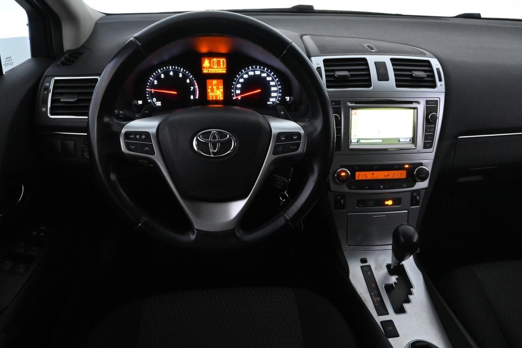 TOYOTA Avensis 2012