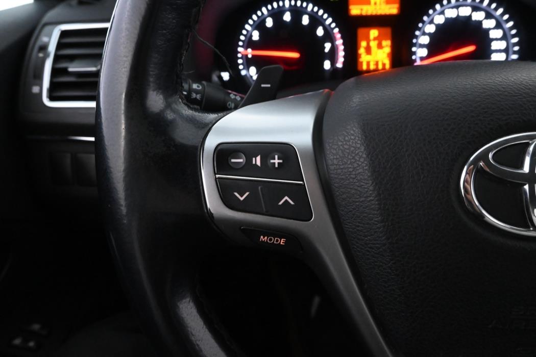 TOYOTA Avensis 2012