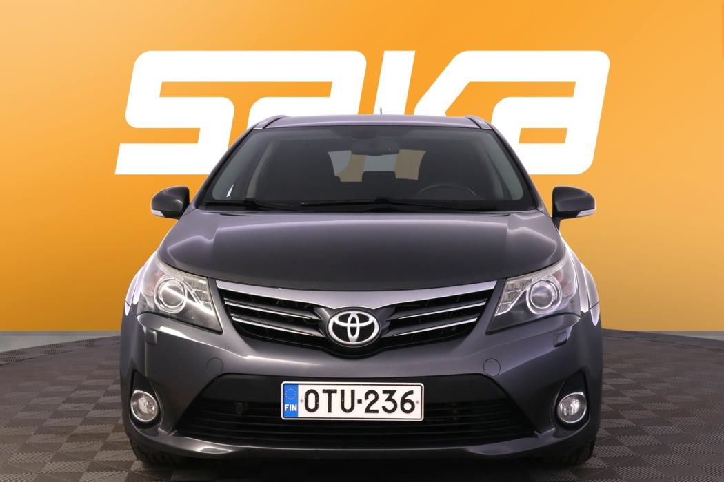 TOYOTA Avensis 2012