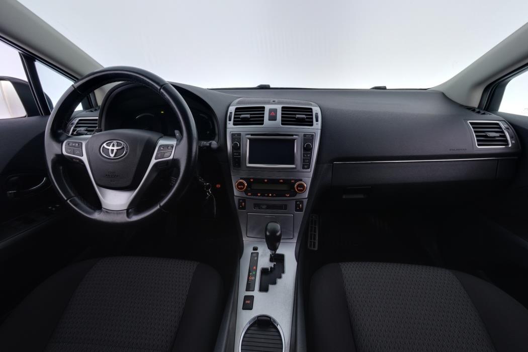 TOYOTA Avensis 2012