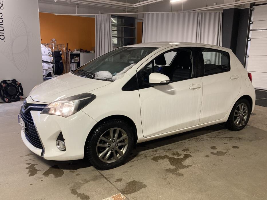 TOYOTA Yaris 2016