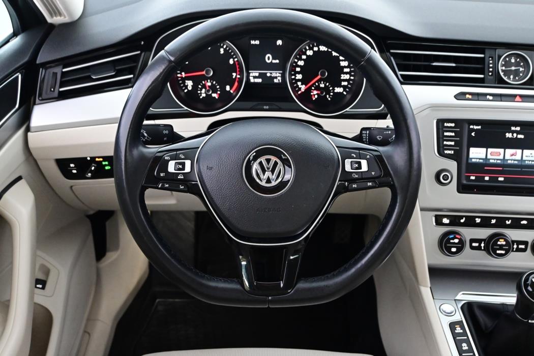 VOLKSWAGEN Passat 2015