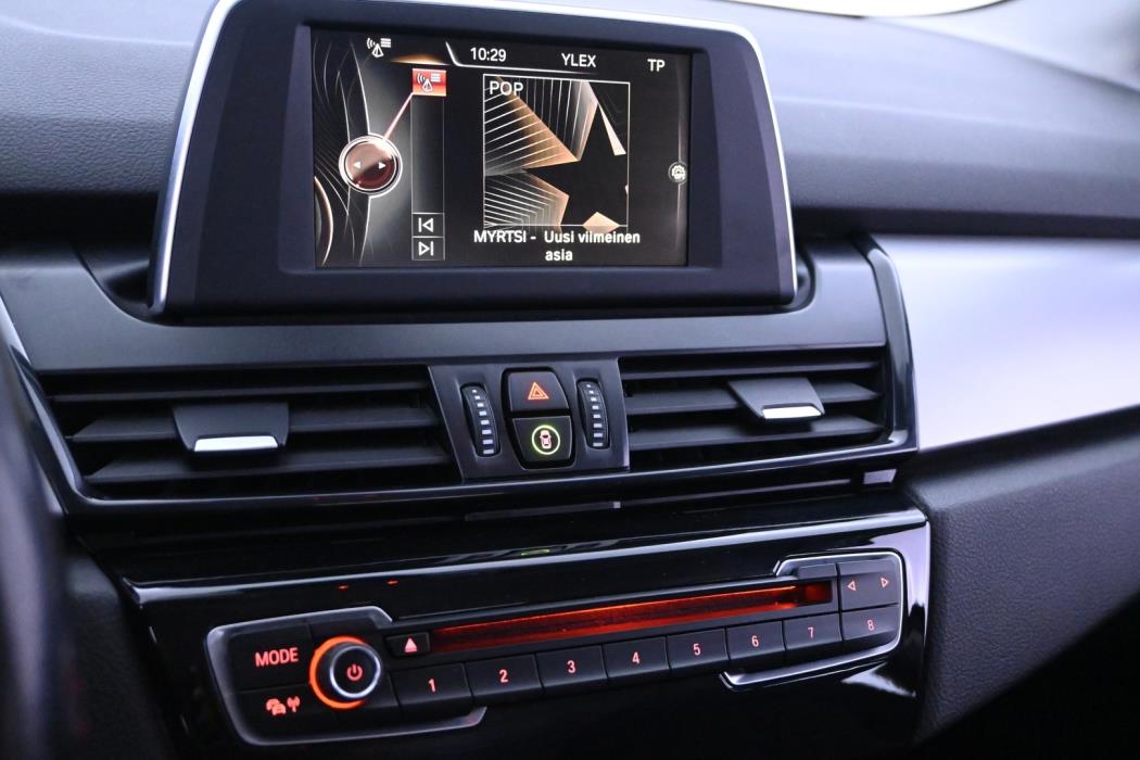 BMW 218 2015