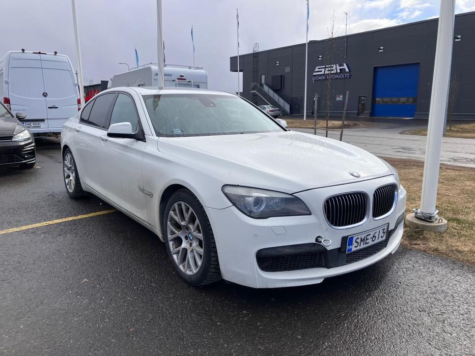 BMW 740 2011