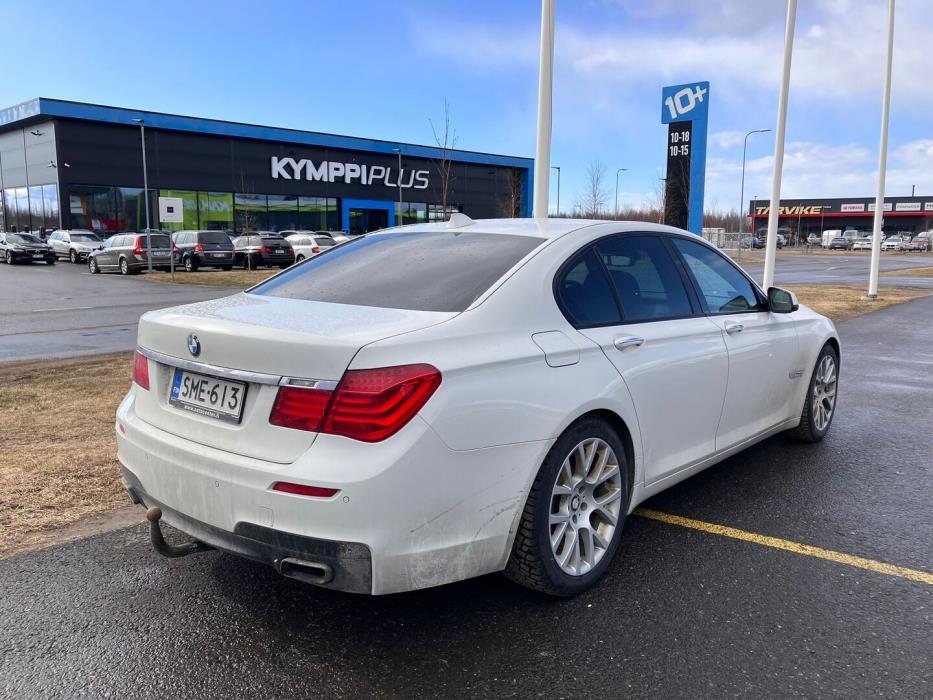 BMW 740 2011