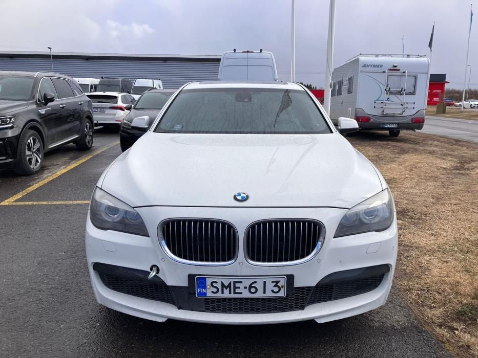 BMW 740 2011
