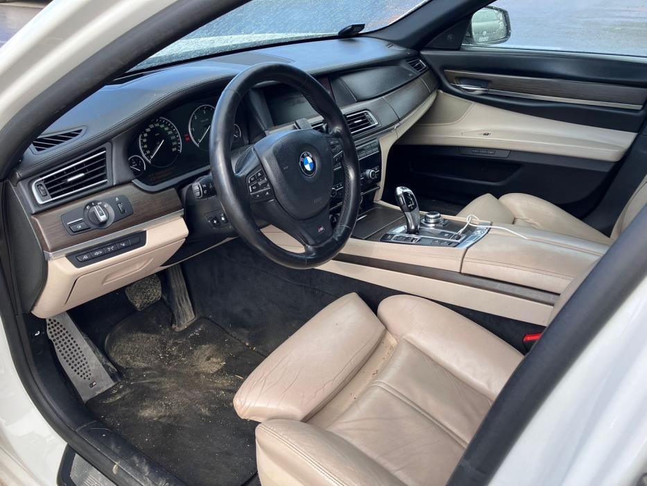 BMW 740 2011