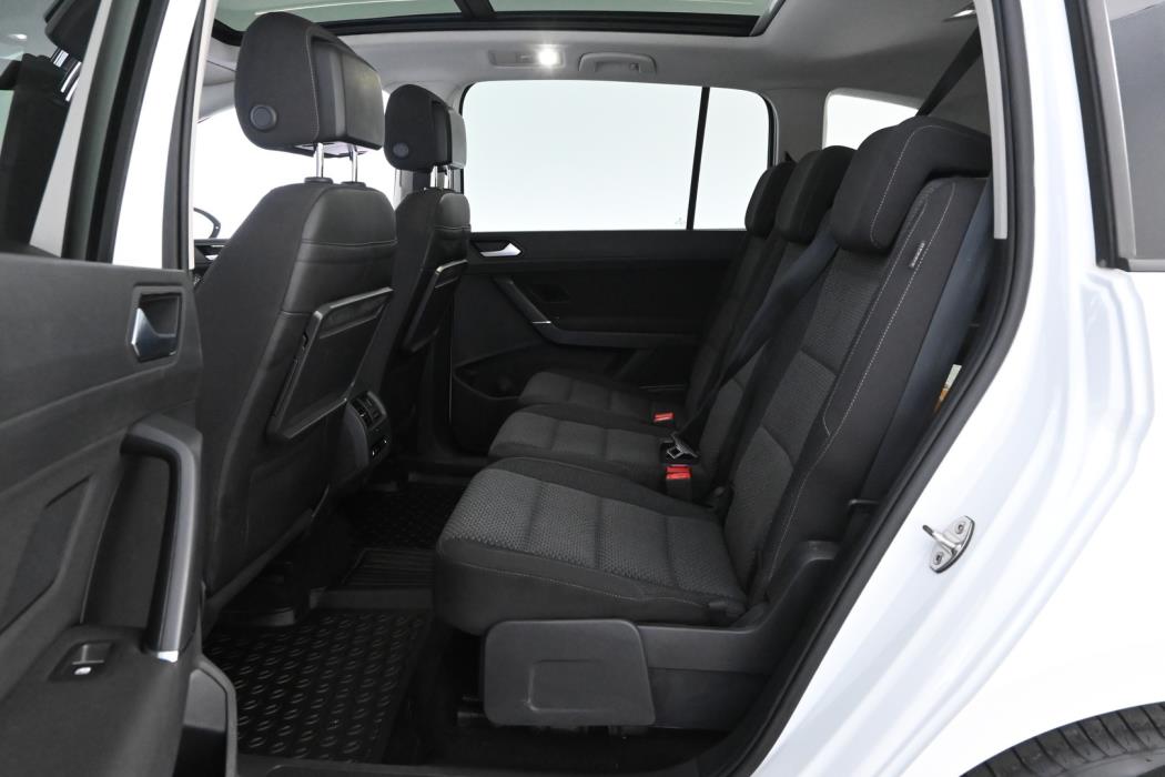 VOLKSWAGEN Touran 2018