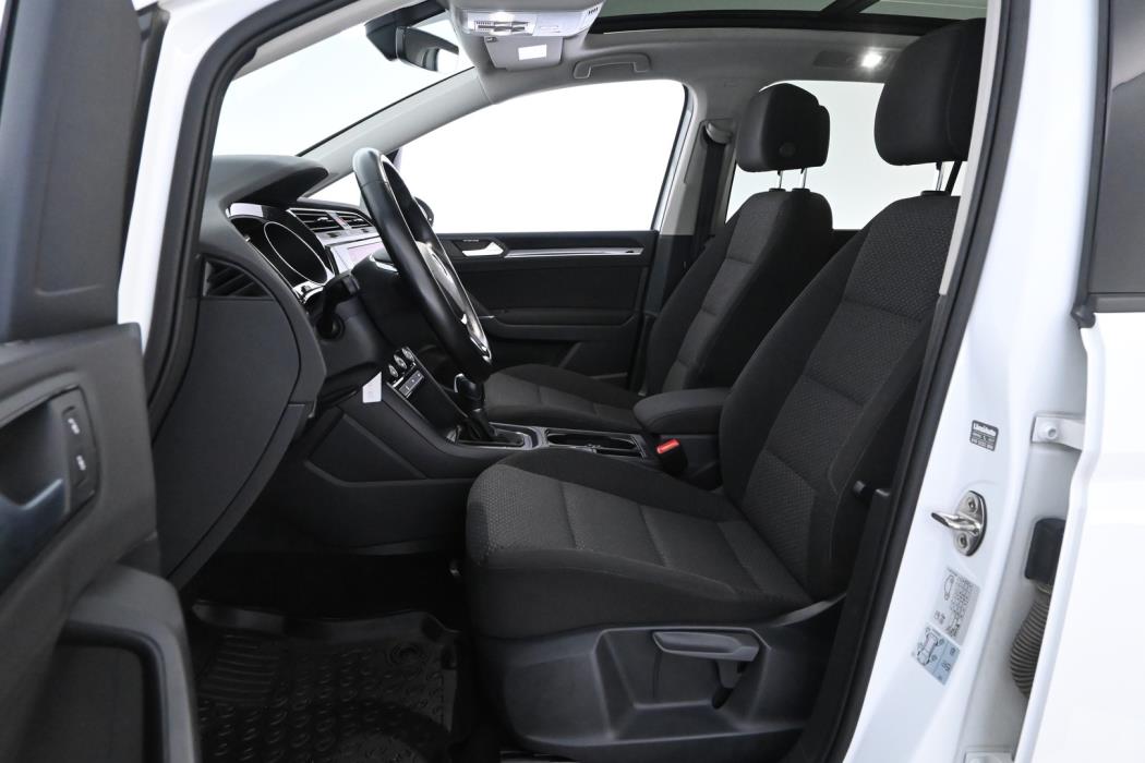 VOLKSWAGEN Touran 2018