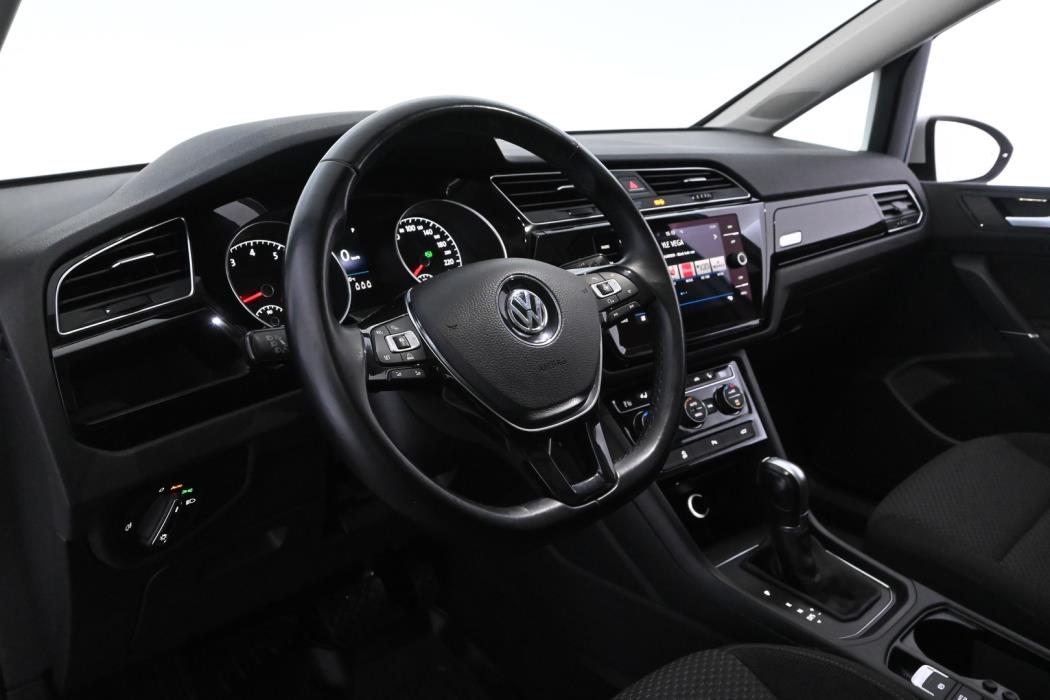 VOLKSWAGEN Touran 2018