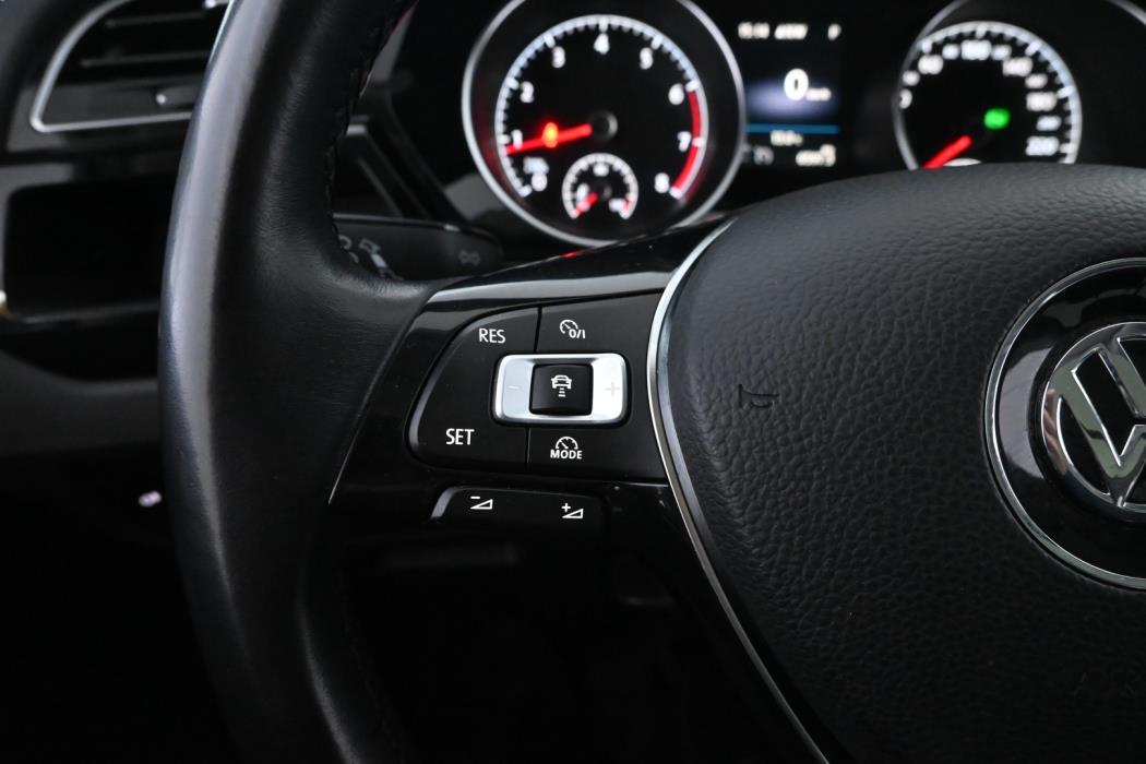 VOLKSWAGEN Touran 2018
