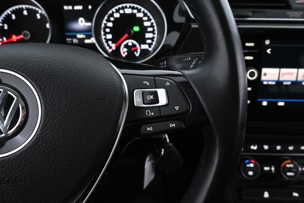 VOLKSWAGEN Touran 2018