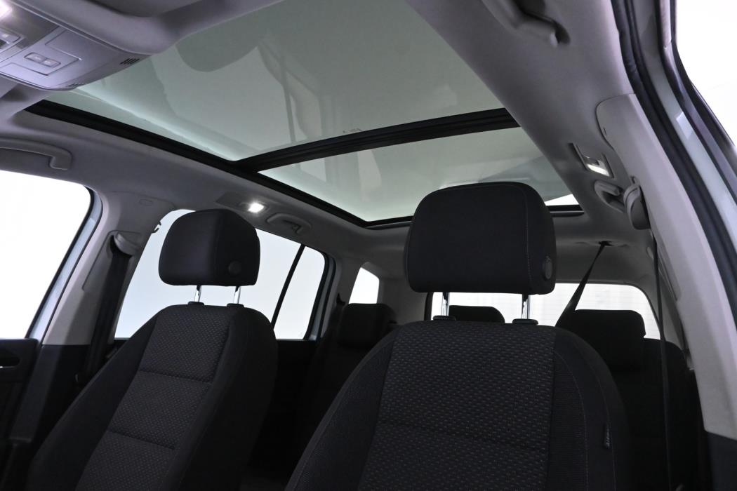 VOLKSWAGEN Touran 2018