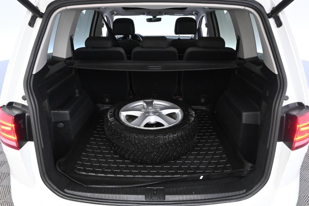 VOLKSWAGEN Touran 2018