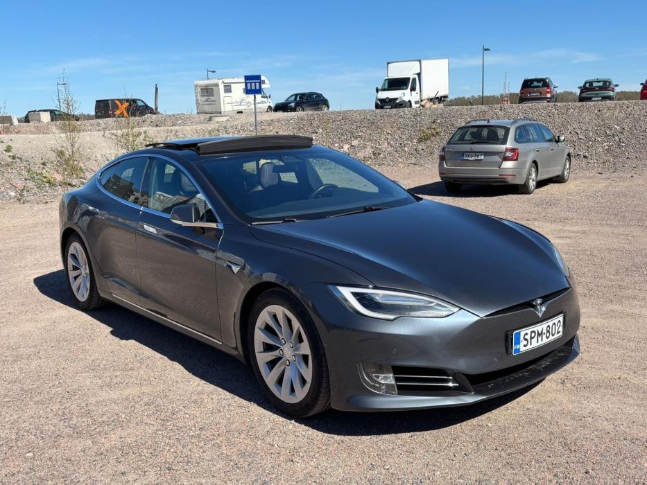 TESLA Model S 2018