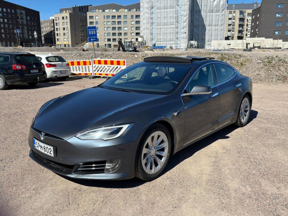 TESLA Model S 2018