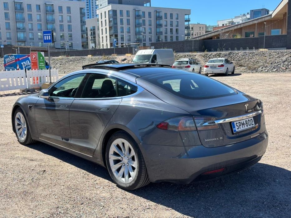 TESLA Model S 2018