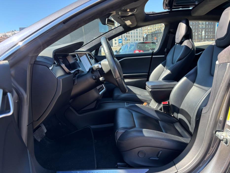 TESLA Model S 2018