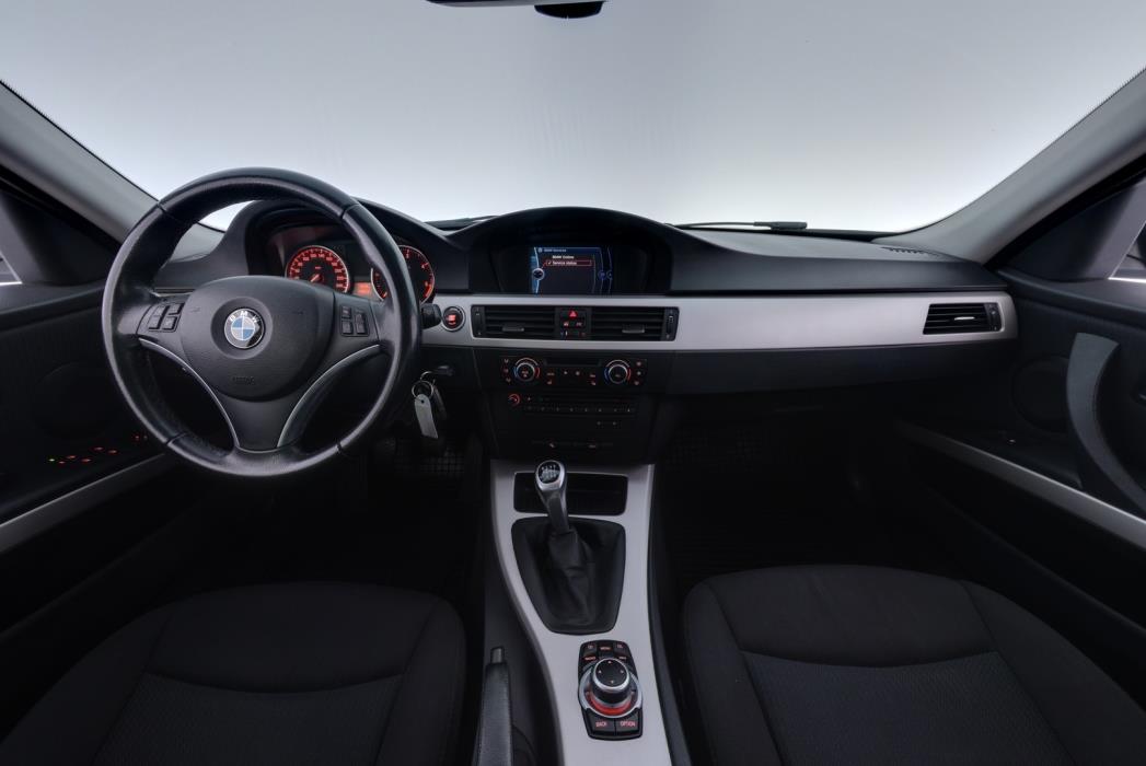 BMW 320 2010
